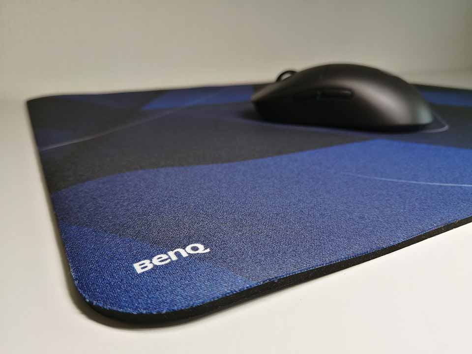 ZOWIE : G-SR-SE レビュー】爽快に滑り、緩い力で止まり自由自在。プロ